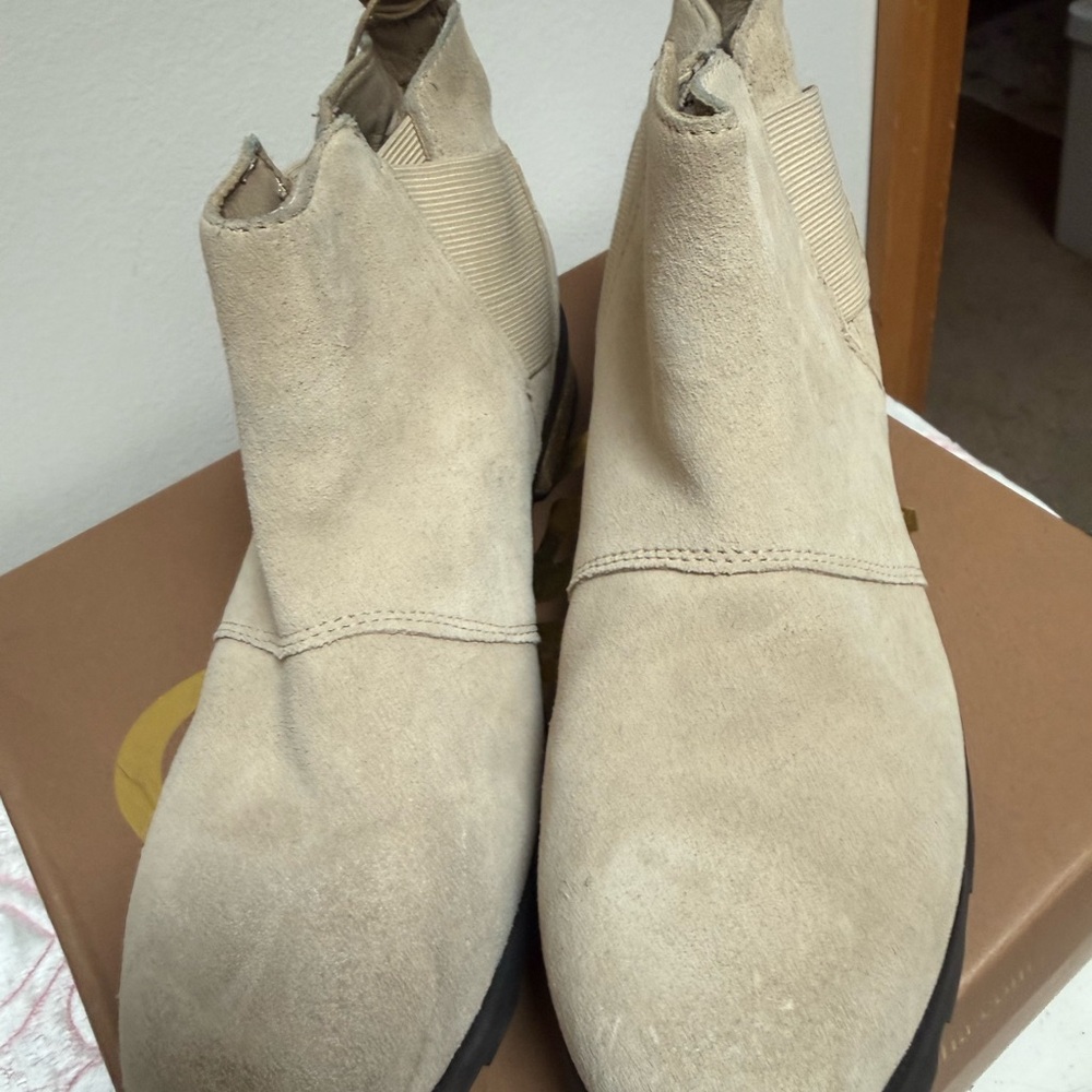 Sorel Women's Light Beige Suede Chelsea Ankle Boots